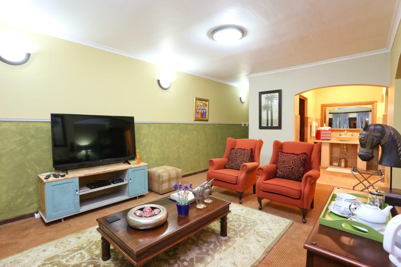 แชงกรี-ลา แมเนอร์ Hotel Hoekwil ภายนอก รูปภาพ