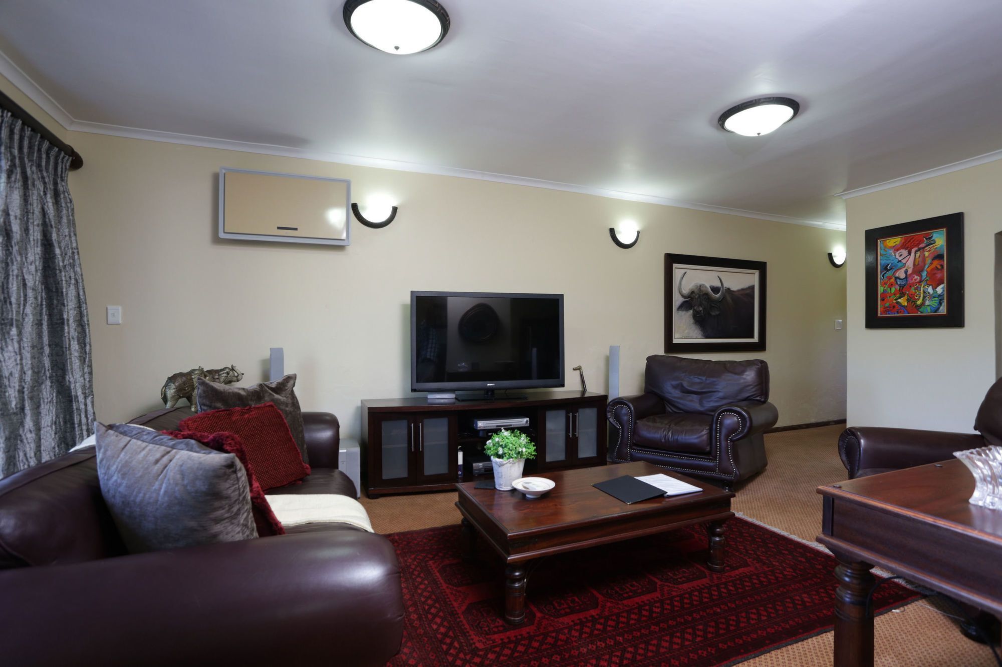 แชงกรี-ลา แมเนอร์ Hotel Hoekwil ภายนอก รูปภาพ