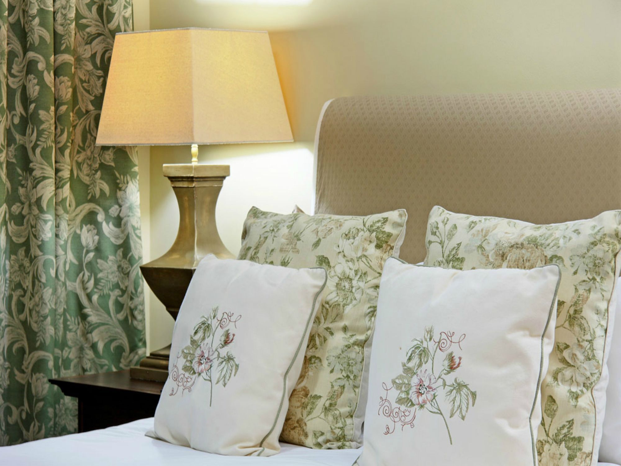 แชงกรี-ลา แมเนอร์ Hotel Hoekwil ภายนอก รูปภาพ