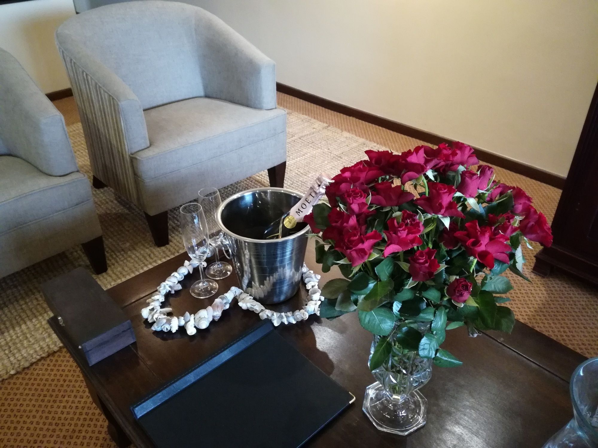แชงกรี-ลา แมเนอร์ Hotel Hoekwil ภายนอก รูปภาพ